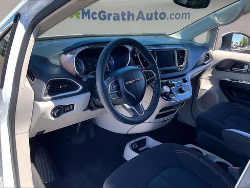 Used 2023 Chrysler Voyager LX FWD image 16