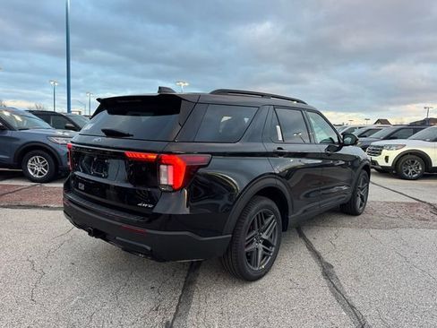 New 2026 Ford Explorer ST-Line w/ ST-Line Street Pack AWD/4WD image 8