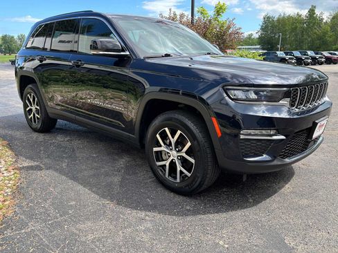 Used 2023 Jeep Grand Cherokee Limited w/ Trailer Tow Prep Group (B) AWD/4WD image 11