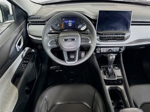 Used 2022 Jeep Compass Latitude w/ Sun and Sound Group image 4