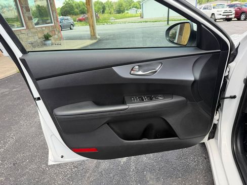 Used 2022 Kia Forte LXS FWD image 11