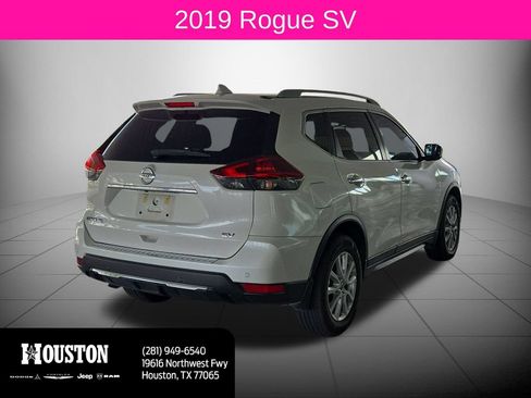 Used 2019 Nissan Rogue SV FWD image 2