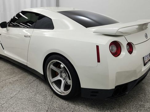 Used 2016 Nissan GT-R Premium AWD/4WD image 19