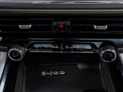 Used 2025 Chevrolet Suburban Premier w/ Sun And Tow Package image 23