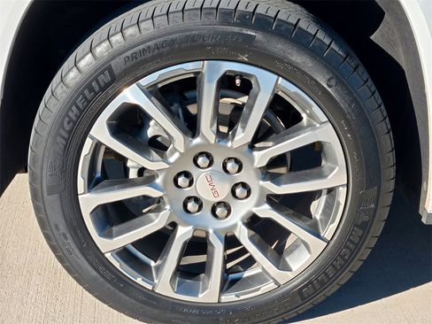 Used 2023 GMC Acadia Denali image 9