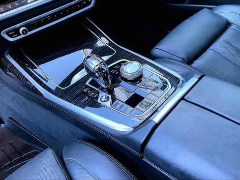 Used 2022 BMW X7 M50i image 16