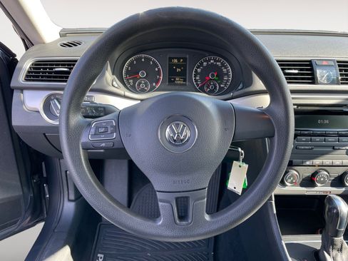 Used 2013 Volkswagen Passat 2.5 S image 11