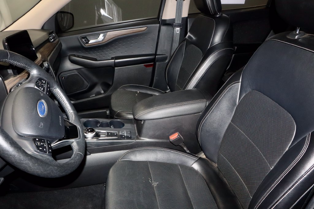 Certified 2020 Ford Escape Titanium AWD/4WD image 24