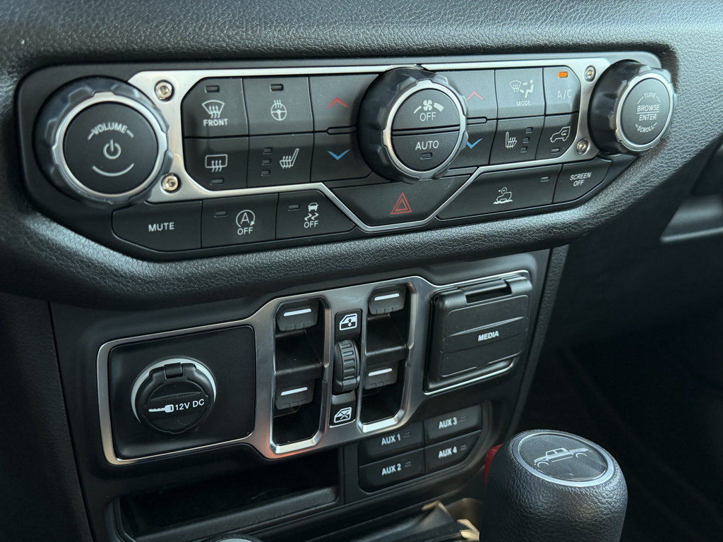 Used 2025 Jeep Gladiator Sport AWD/4WD image 13