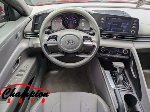 Used 2021 Hyundai Elantra SEL FWD image 18