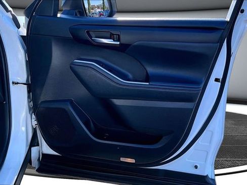 Used 2022 Toyota Highlander XSE image 29