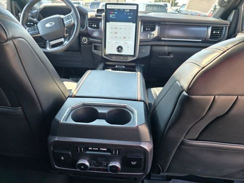 Used 2022 Ford Expedition Platinum image 15