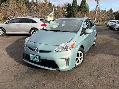 Used 2015 Toyota Prius Two image 2