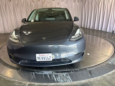 Used 2023 Tesla Model Y Long Range AWD/4WD image 2