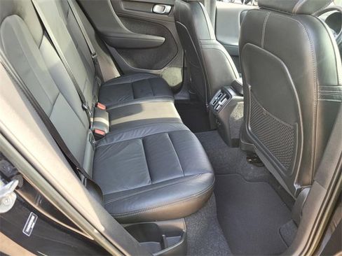 Used 2023 Volvo XC40 B4 Ultimate image 11