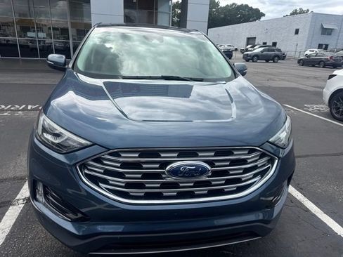 Used 2019 Ford Edge Titanium FWD image 3