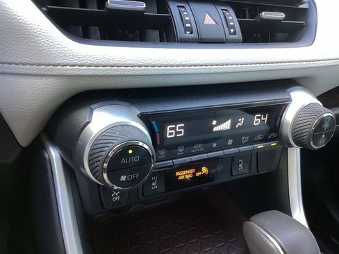 Used 2020 Toyota RAV4 Limited w/ Carpet Mat Package AWD/4WD image 14