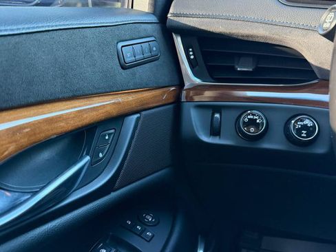 Used 2019 Cadillac Escalade Luxury AWD/4WD image 24