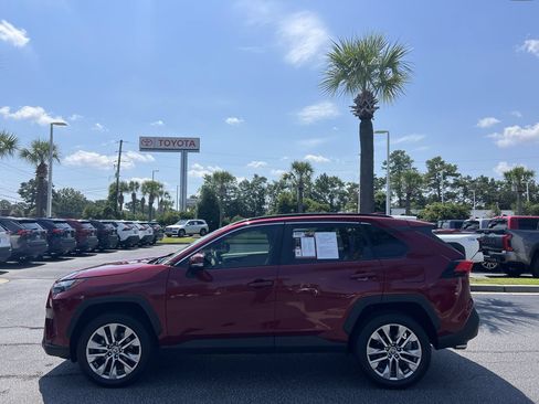 Used 2023 Toyota RAV4 XLE Premium FWD image 7