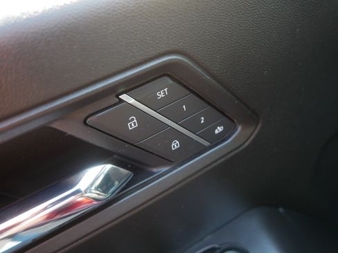 Used 2025 Chevrolet Colorado ZR2 w/ Technology Package AWD/4WD image 25