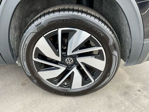 Used 2025 Volkswagen Atlas SE image 7