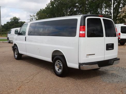 Used 2025 Chevrolet Express 3500 LT w/ LT Preferred Equipment Group RWD image 5