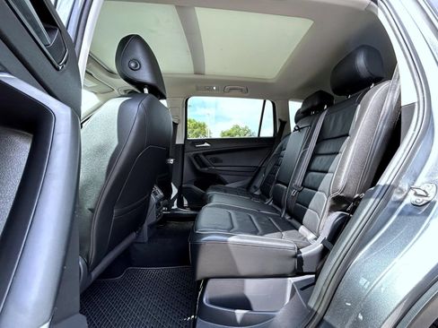 Used 2018 Volkswagen Tiguan SEL Premium AWD/4WD image 19