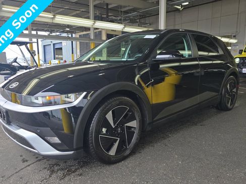 Used 2025 Hyundai Ioniq 5 SE image 3