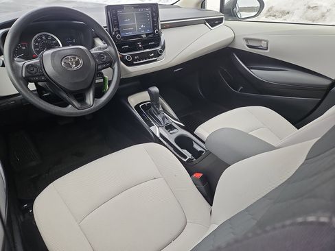 Used 2022 Toyota Corolla LE image 3