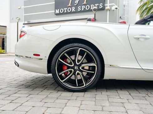 Used 2024 Bentley Continental GT V8 image 31