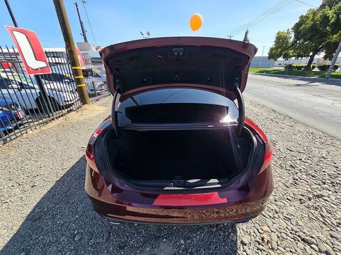 Used 2017 Alfa Romeo Giulia image 27