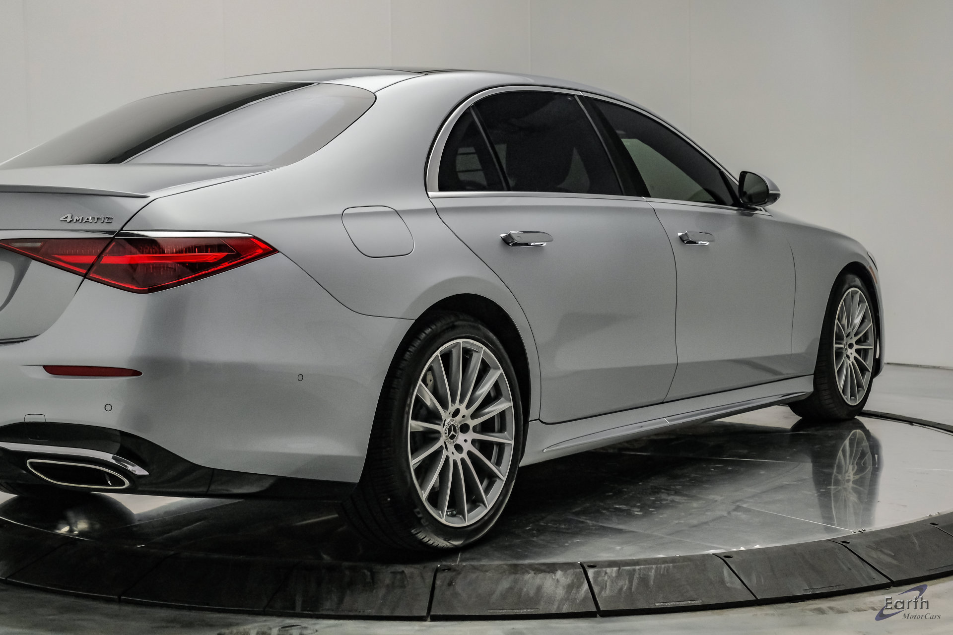 Used 2022 Mercedes-Benz S 580 4MATIC Sedan w/ AMG Line Package image 24