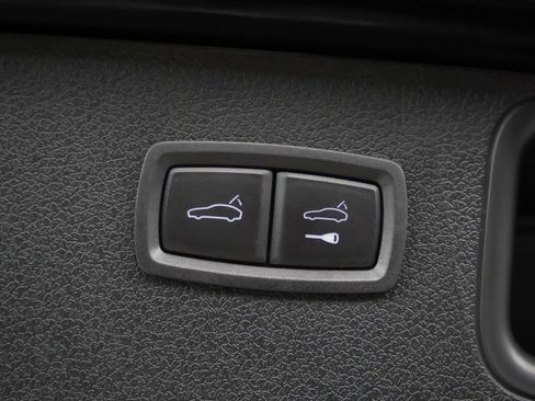 Certified 2026 Porsche Macan AWD/4WD image 12