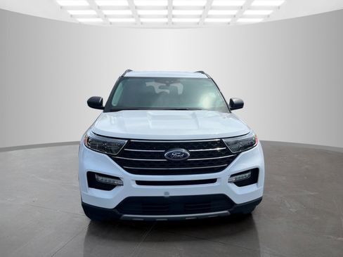 Used 2024 Ford Explorer XLT w/ Equipment Group 202A RWD image 2