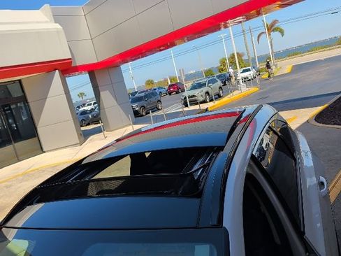 Used 2024 Hyundai Tucson Limited image 2