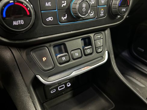 Used 2019 GMC Terrain SLT w/ Preferred Package image 25