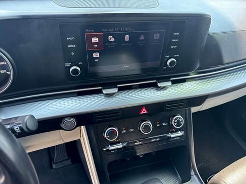 Used 2023 Kia Carnival LX FWD image 22