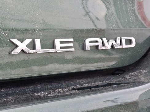 Used 2023 Toyota Highlander XLE image 36