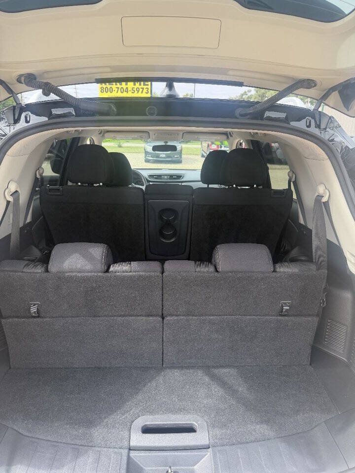 Used 2017 Nissan Rogue SV w/ SV Premium Package FWD image 15