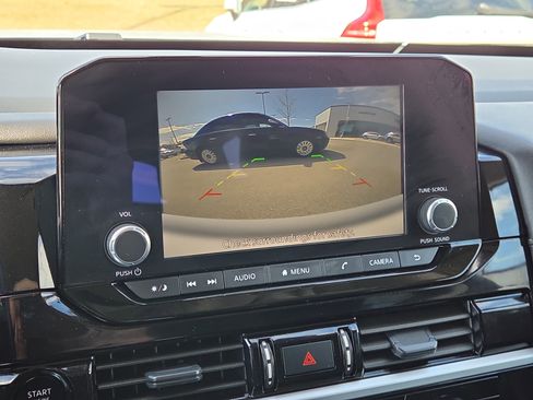 Used 2025 Nissan Pathfinder SV image 25