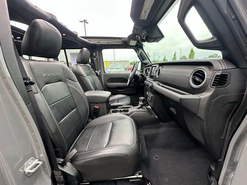 Used 2023 Jeep Wrangler Unlimited Sahara w/ Cold Weather Group AWD/4WD image 31