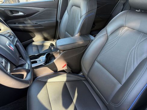 Used 2025 Buick Envista Sport Touring image 36
