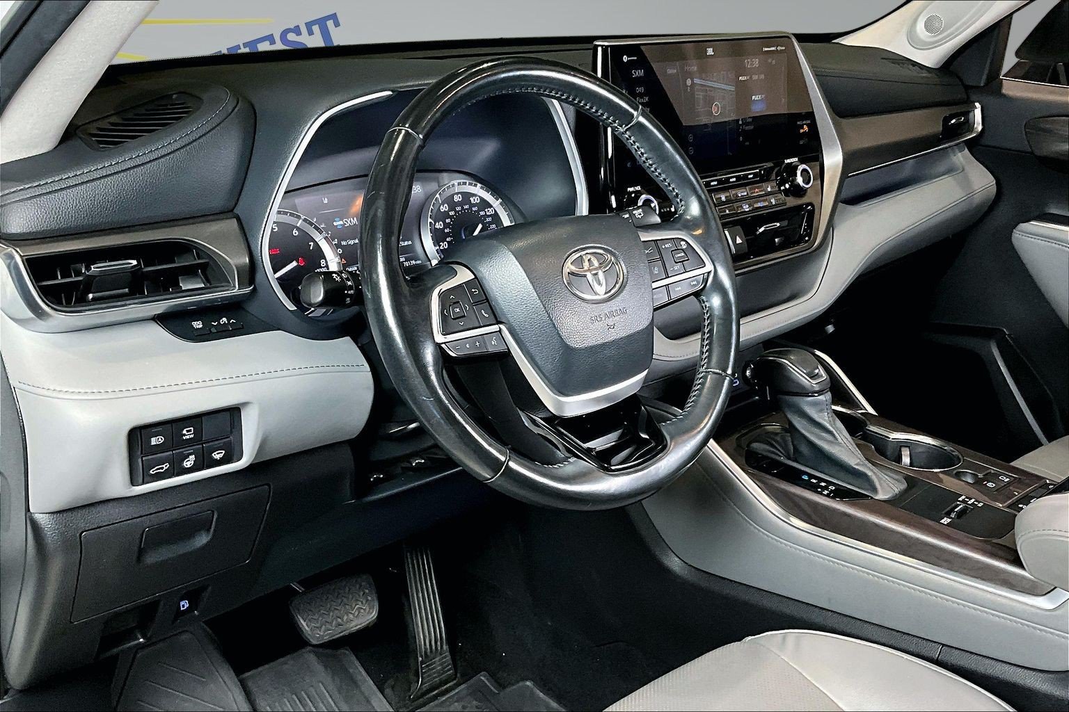 Used 2022 Toyota Highlander Limited FWD image 18