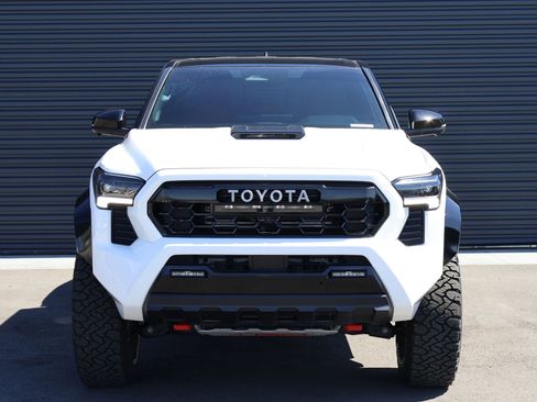 Used 2025 Toyota Tacoma TRD Pro AWD/4WD image 2
