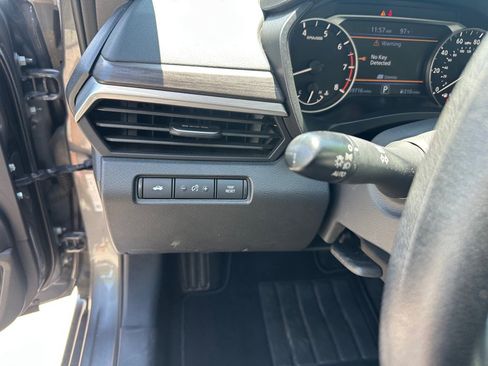 Used 2025 Nissan Altima 2.5 SV FWD image 13