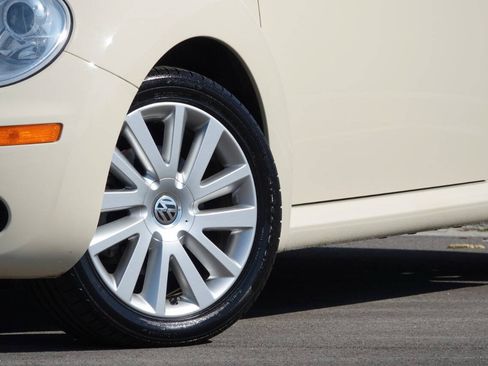 Used 2008 Volkswagen Beetle SE FWD image 18