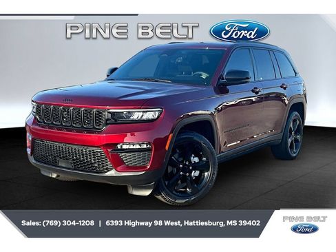 Used 2025 Jeep Grand Cherokee Limited w/ Black Appearance Package AWD/4WD image 11