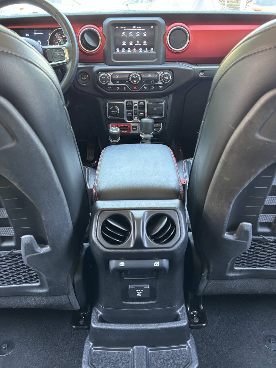 Used 2018 Jeep Wrangler Unlimited Rubicon AWD/4WD image 30