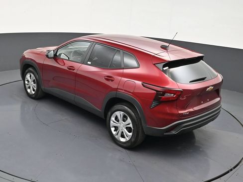 Used 2025 Chevrolet Trax LS FWD image 16