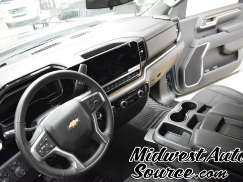 Used 2025 Chevrolet Silverado 2500 LT w/ Convenience Package image 13